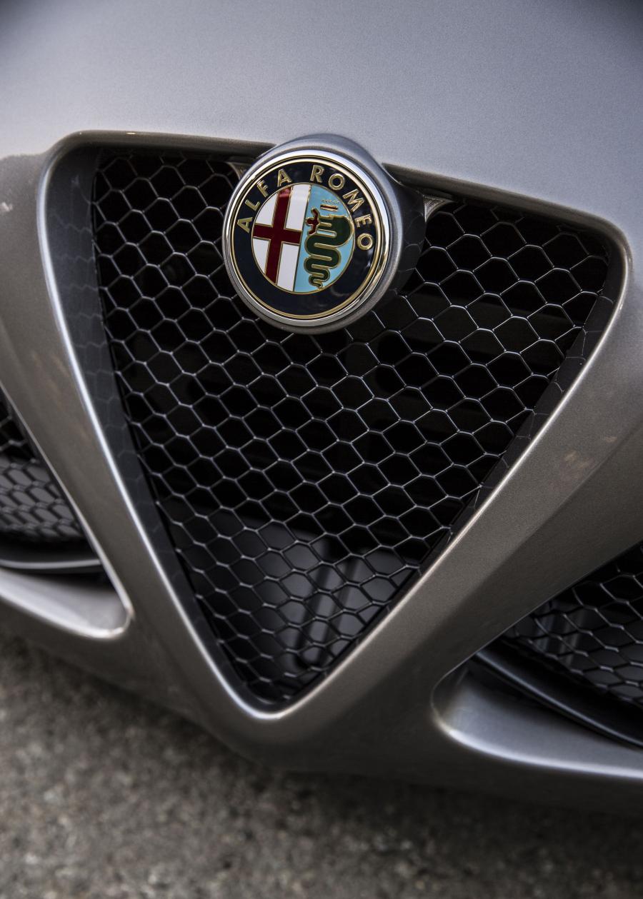 Детали экстерьера Alfa Romeo 4C (960) 2014 года  (NA) (фото 30 из 40)